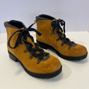 CLARKS Faralyn Alpha Tan Suede Leather Lace up Hoking Boots | Women’s 8